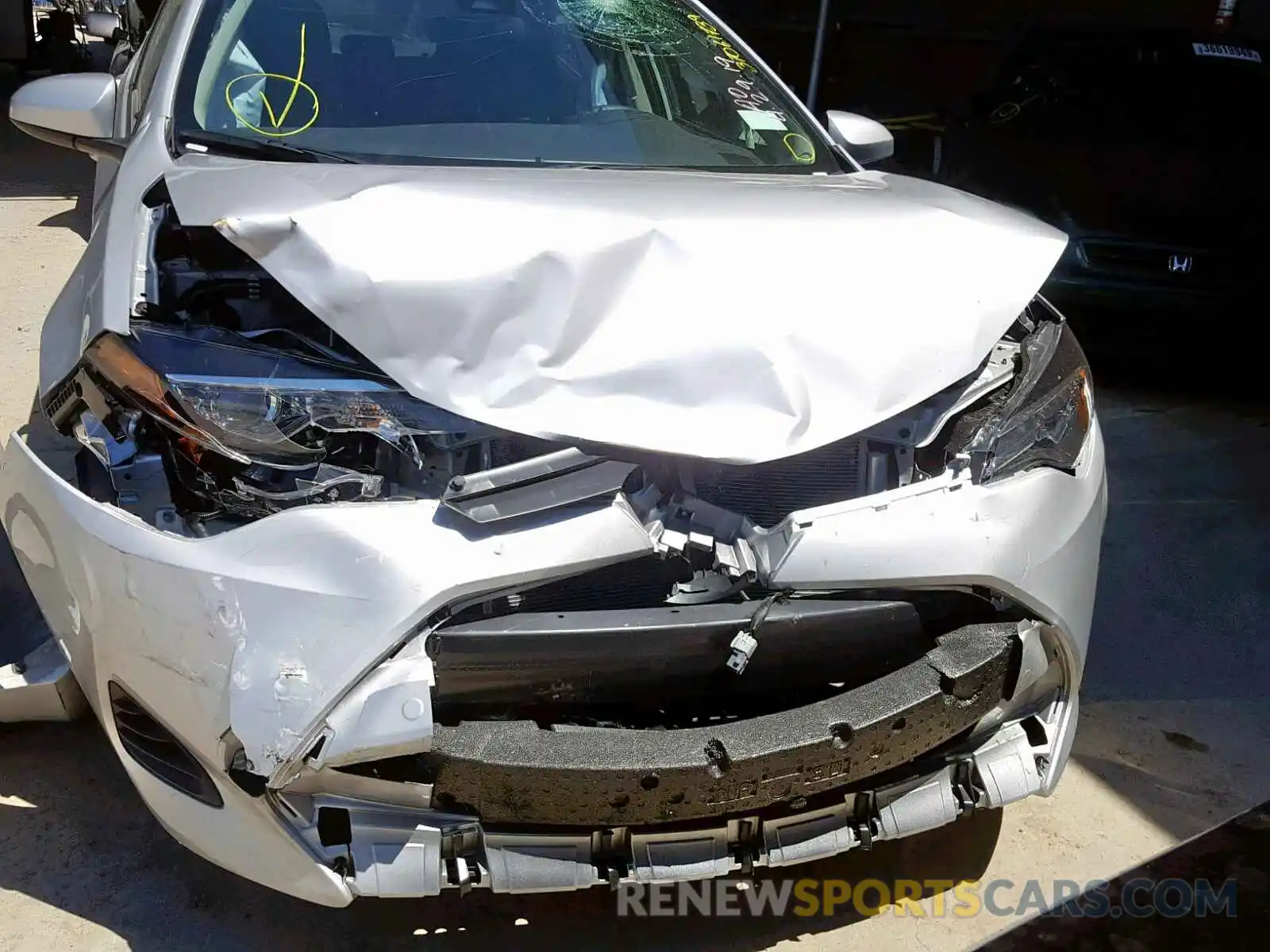 9 Photograph of a damaged car 5YFBURHE2KP929164 TOYOTA COROLLA 2019