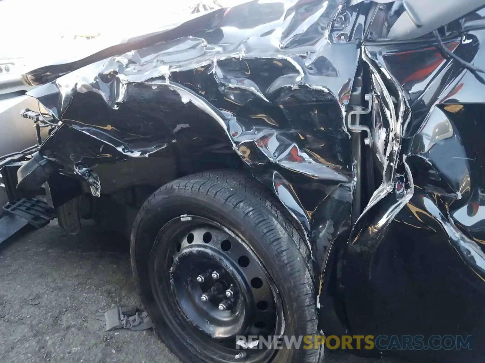 9 Photograph of a damaged car 5YFBURHE2KP933392 TOYOTA COROLLA 2019