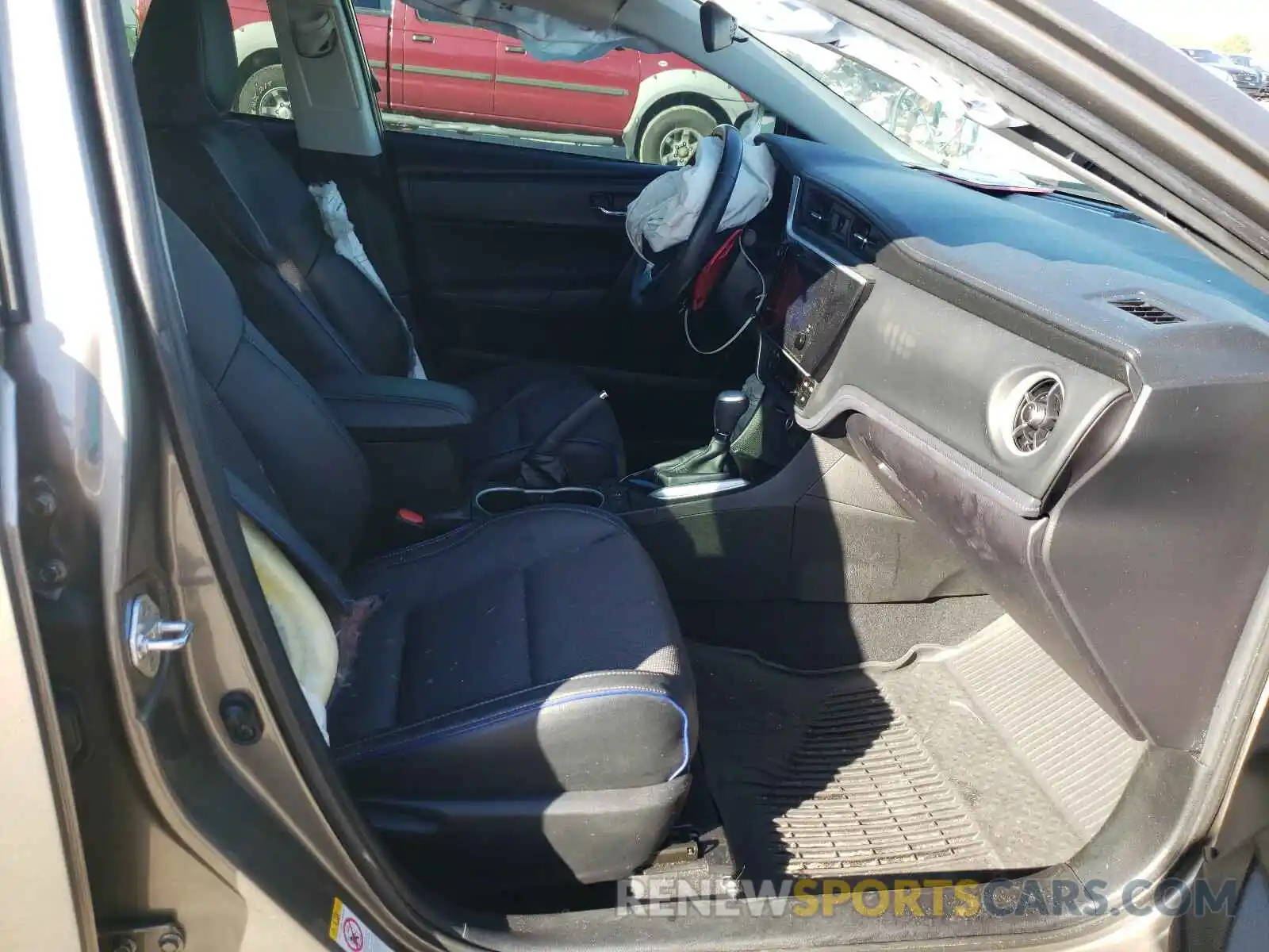 5 Photograph of a damaged car 5YFBURHE2KP939774 TOYOTA COROLLA 2019