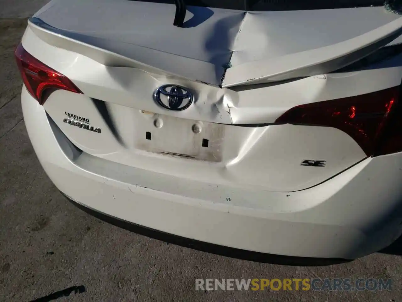 10 Photograph of a damaged car 5YFBURHE2KP946871 TOYOTA COROLLA 2019