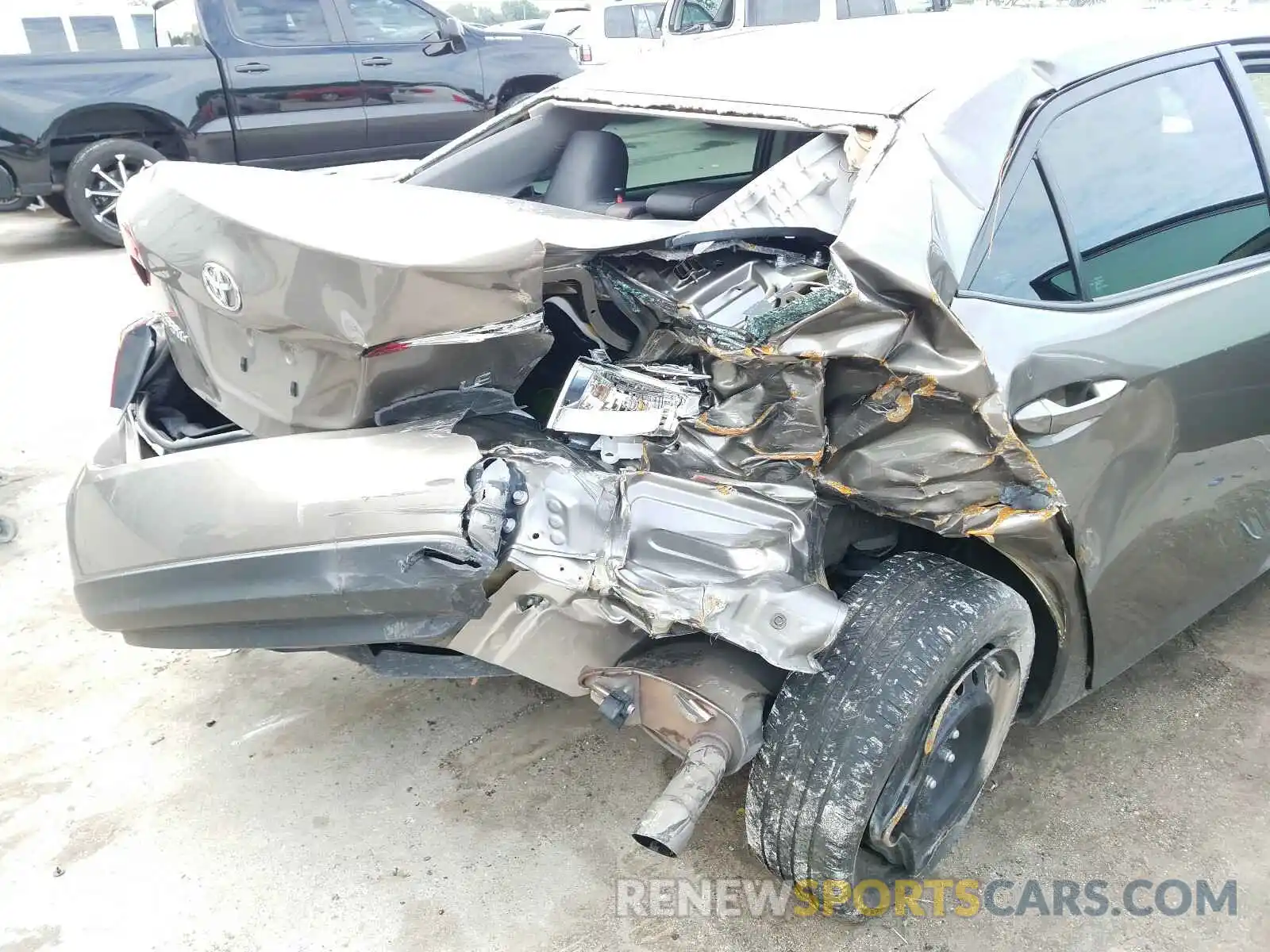 9 Photograph of a damaged car 5YFBURHE3KP866124 TOYOTA COROLLA 2019