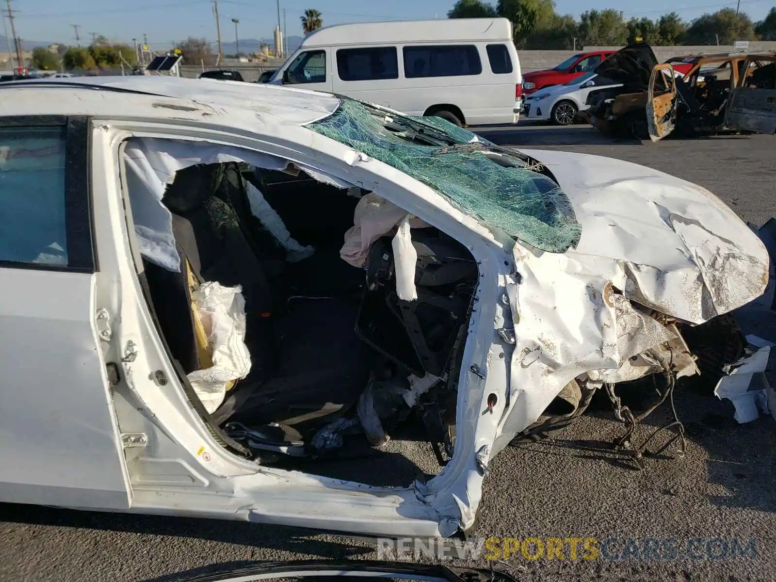 9 Photograph of a damaged car 5YFBURHE3KP875471 TOYOTA COROLLA 2019