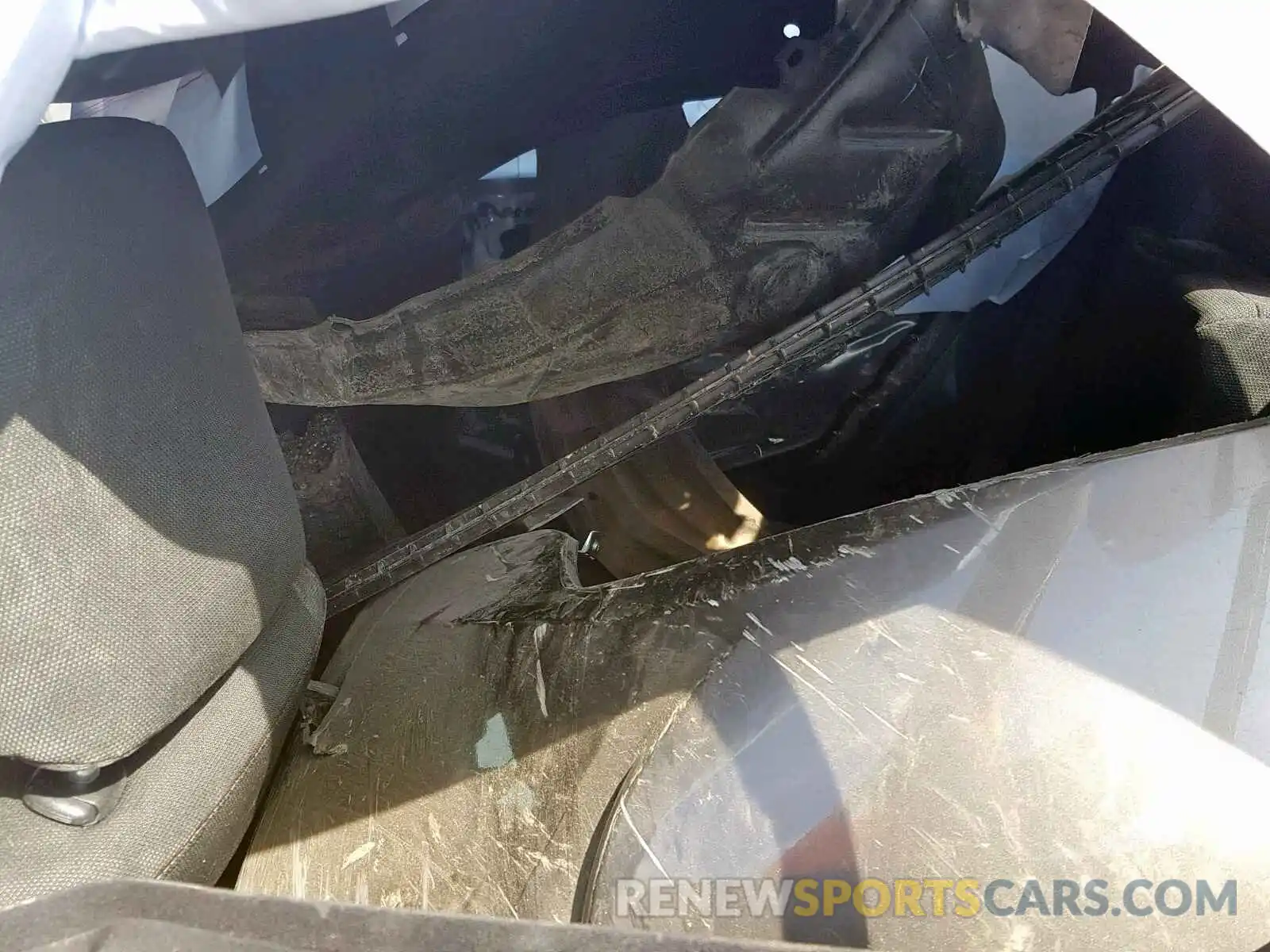 6 Photograph of a damaged car 5YFBURHE3KP879326 TOYOTA COROLLA 2019