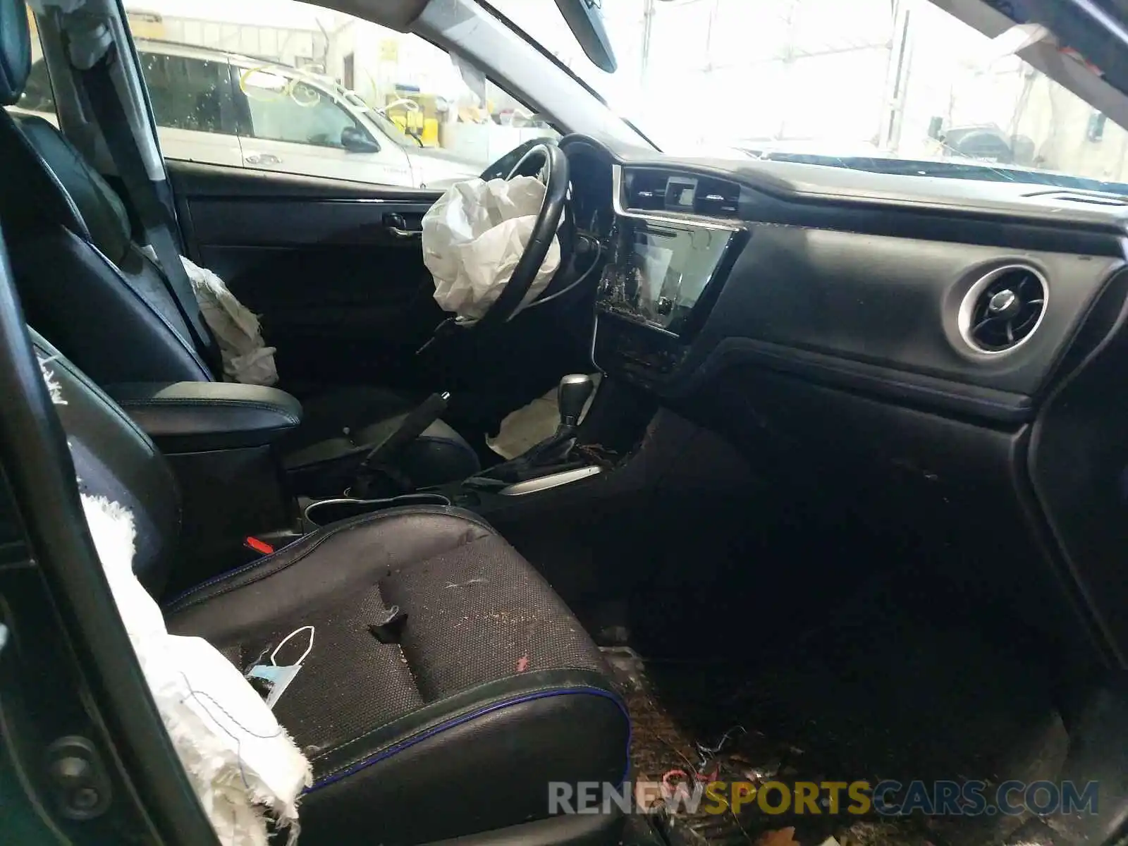 5 Photograph of a damaged car 5YFBURHE3KP882405 TOYOTA COROLLA 2019