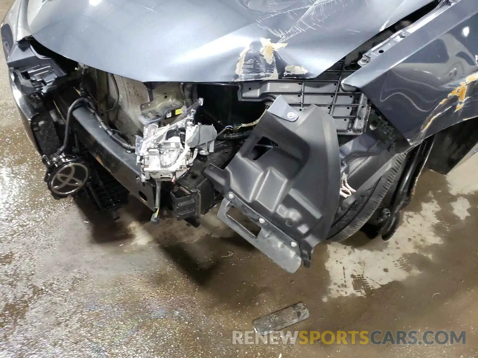 9 Photograph of a damaged car 5YFBURHE3KP899138 TOYOTA COROLLA 2019