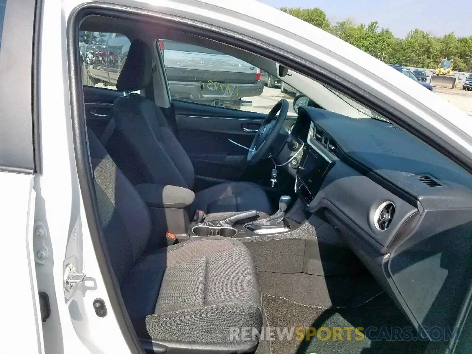 5 Photograph of a damaged car 5YFBURHE3KP900305 TOYOTA COROLLA 2019