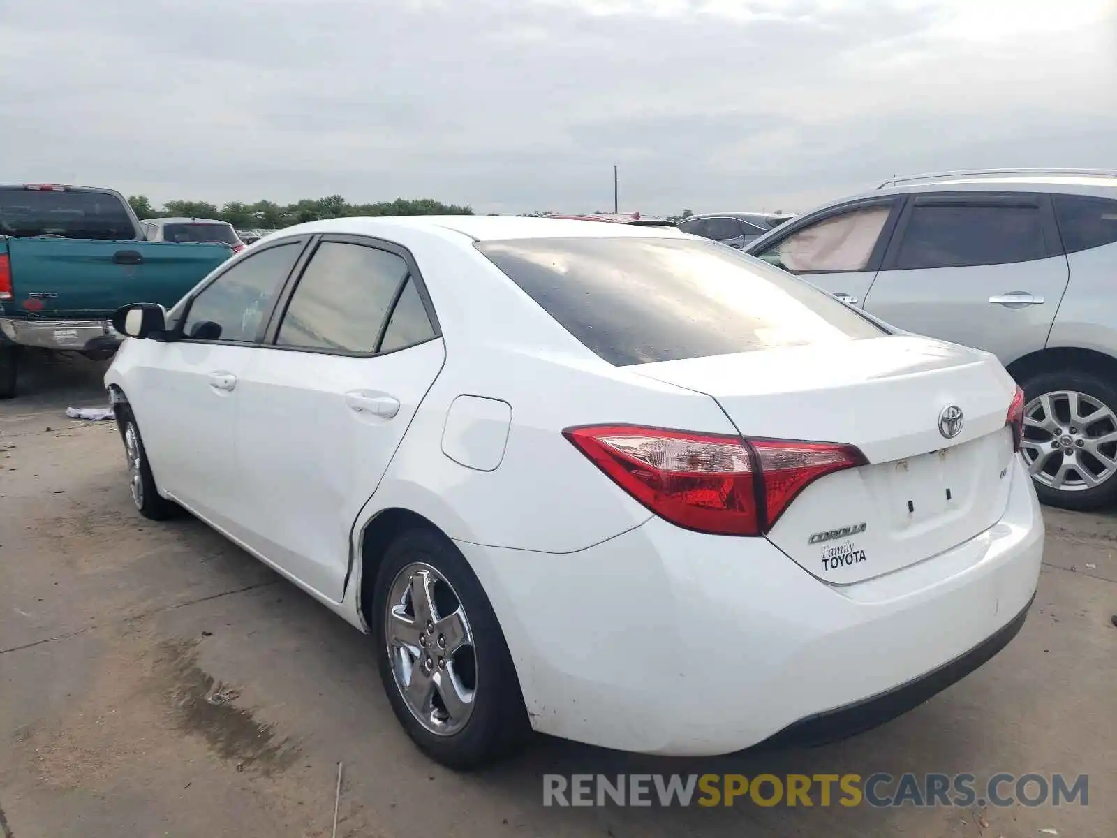 3 Photograph of a damaged car 5YFBURHE3KP904435 TOYOTA COROLLA 2019