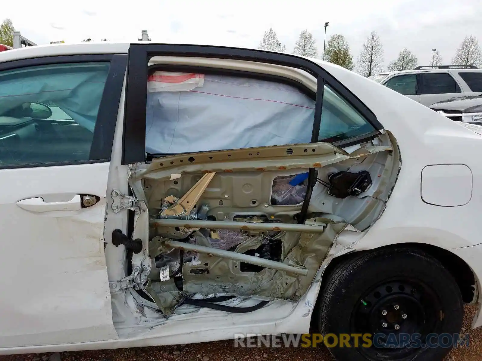 9 Photograph of a damaged car 5YFBURHE3KP904533 TOYOTA COROLLA 2019