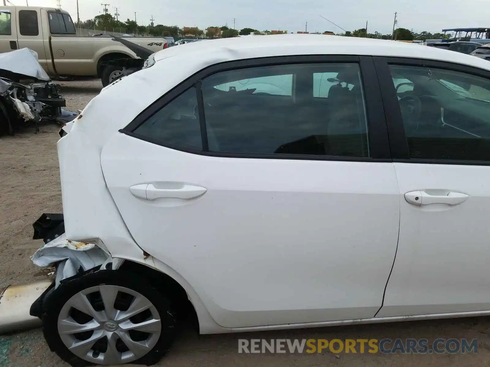 6 Photograph of a damaged car 5YFBURHE3KP924863 TOYOTA COROLLA 2019