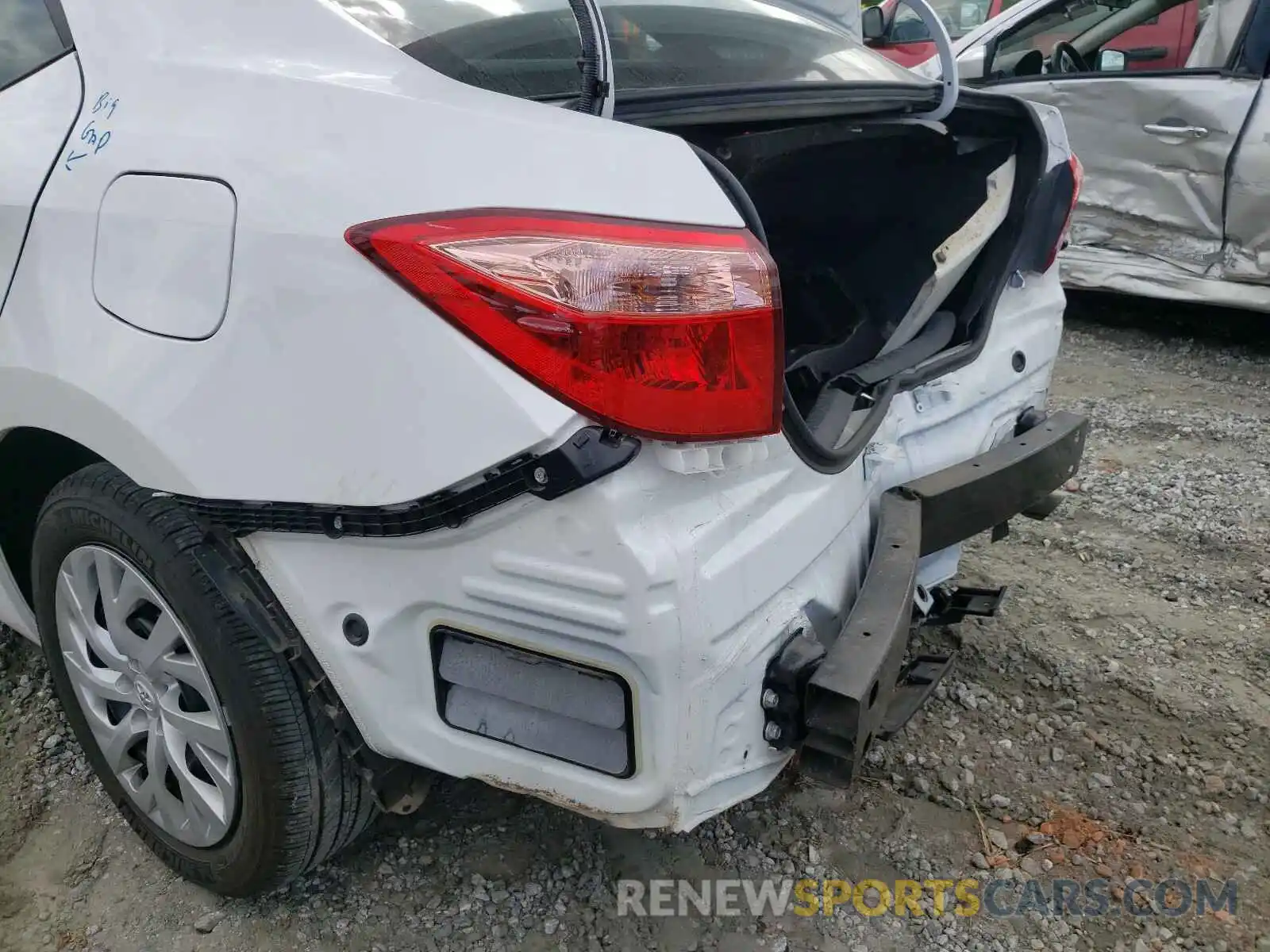 9 Фотография поврежденного автомобиля 5YFBURHE3KP929772 TOYOTA COROLLA 2019