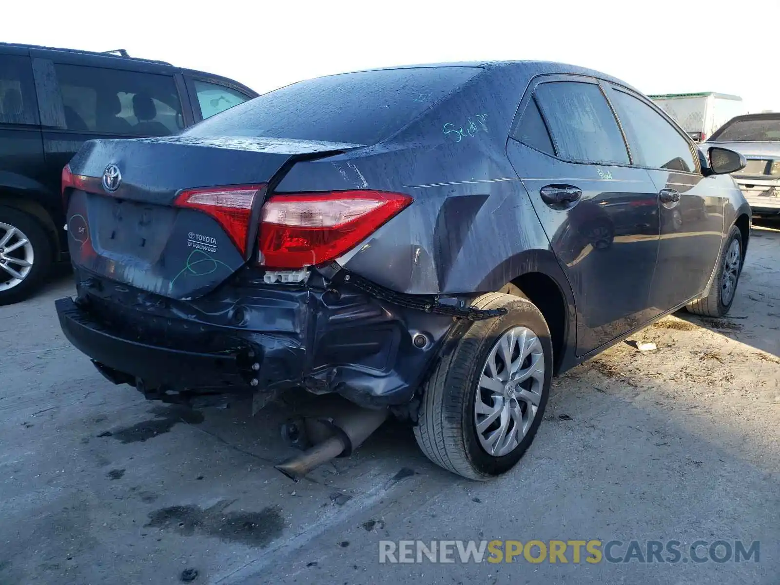 4 Photograph of a damaged car 5YFBURHE3KP931215 TOYOTA COROLLA 2019