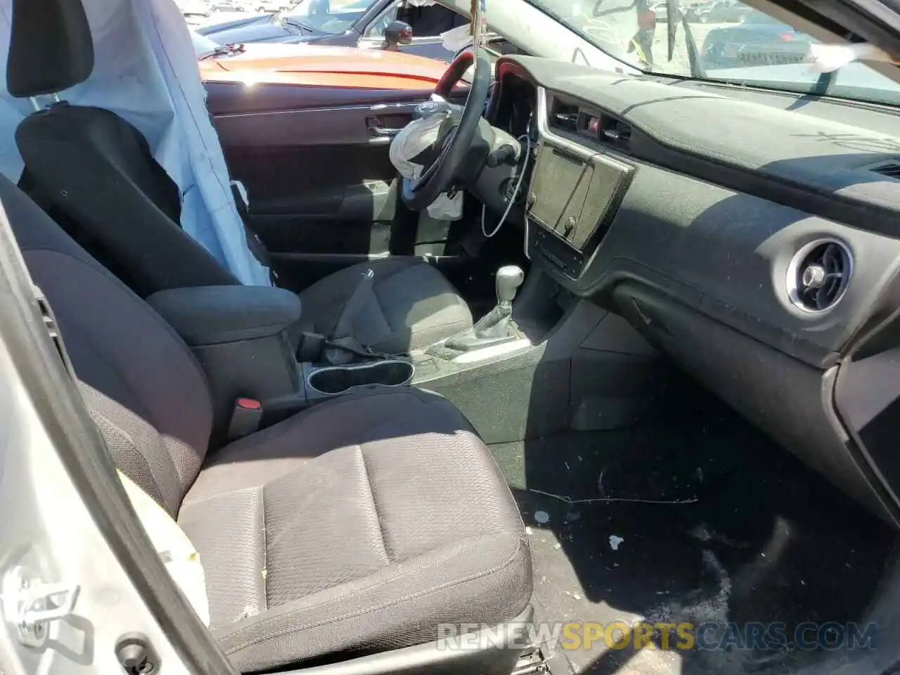 5 Photograph of a damaged car 5YFBURHE3KP935927 TOYOTA COROLLA 2019