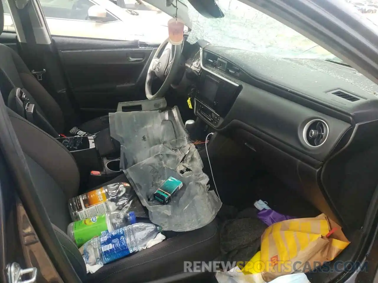 5 Photograph of a damaged car 5YFBURHE3KP938701 TOYOTA COROLLA 2019