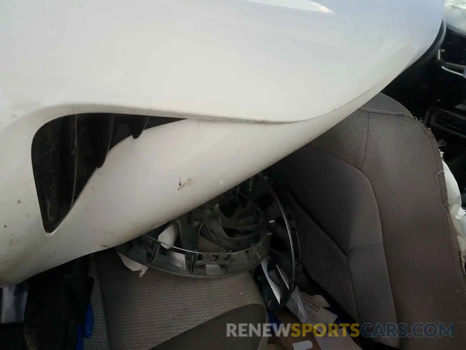 6 Photograph of a damaged car 5YFBURHE3KP939170 TOYOTA COROLLA 2019