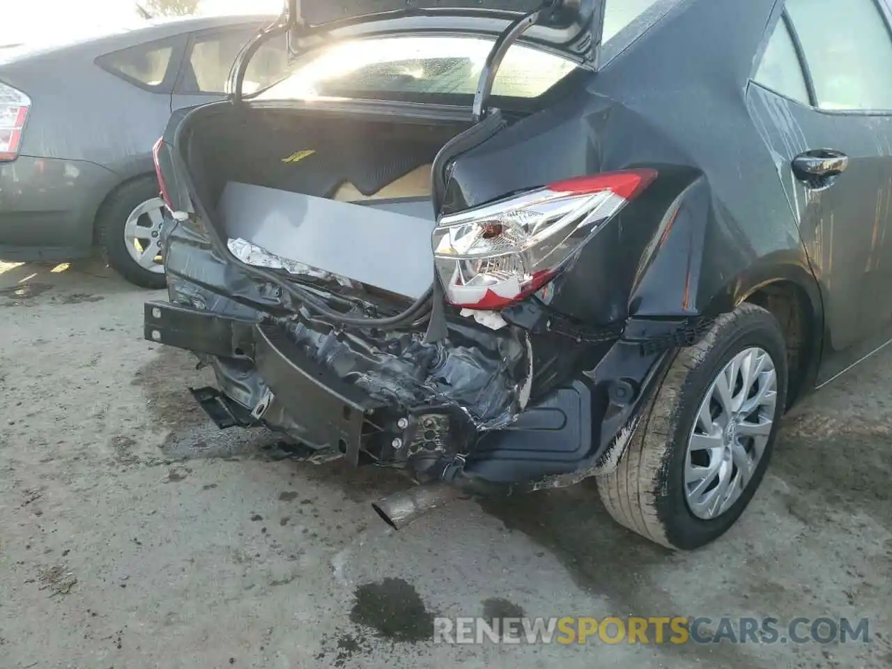 9 Photograph of a damaged car 5YFBURHE3KP940951 TOYOTA COROLLA 2019