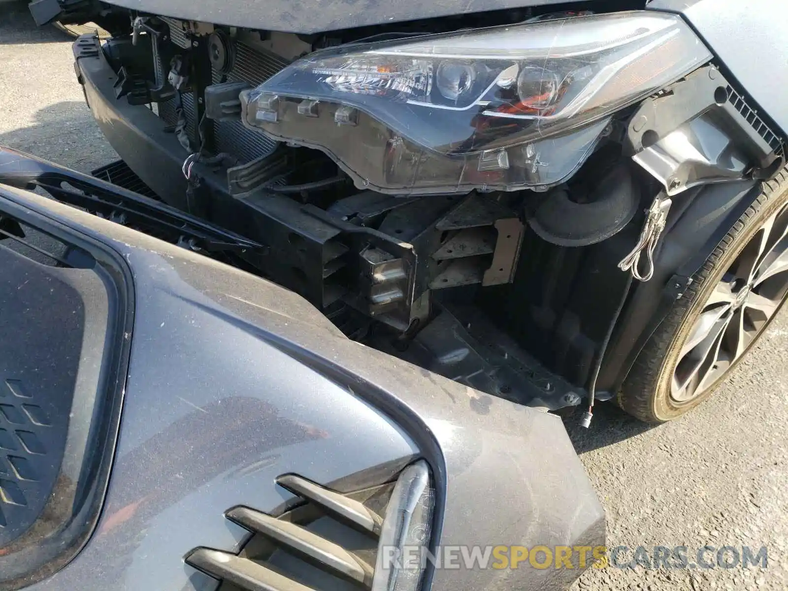 9 Photograph of a damaged car 5YFBURHE3KP942635 TOYOTA COROLLA 2019