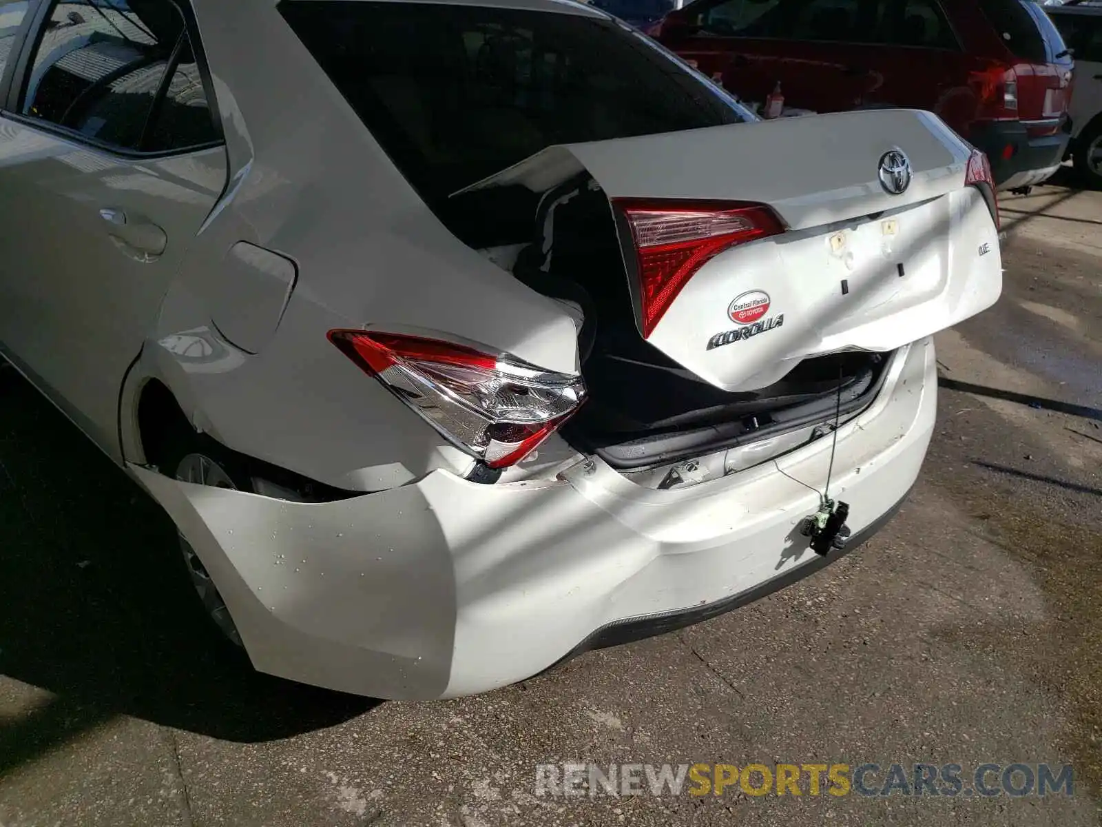 9 Photograph of a damaged car 5YFBURHE3KP949164 TOYOTA COROLLA 2019