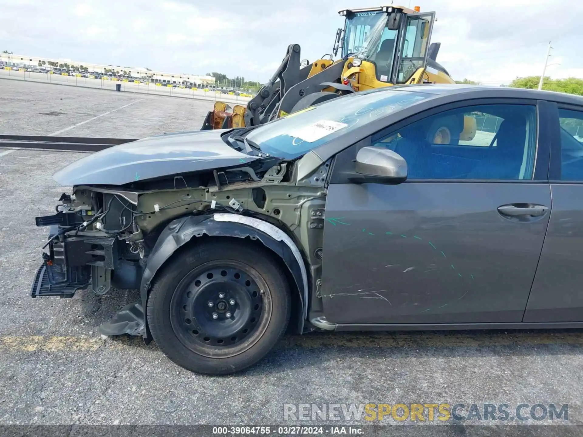 6 Photograph of a damaged car 5YFBURHE4KP880226 TOYOTA COROLLA 2019