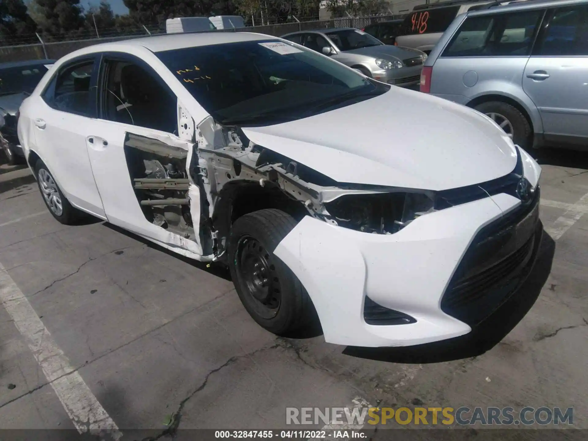 1 Photograph of a damaged car 5YFBURHE4KP881361 TOYOTA COROLLA 2019