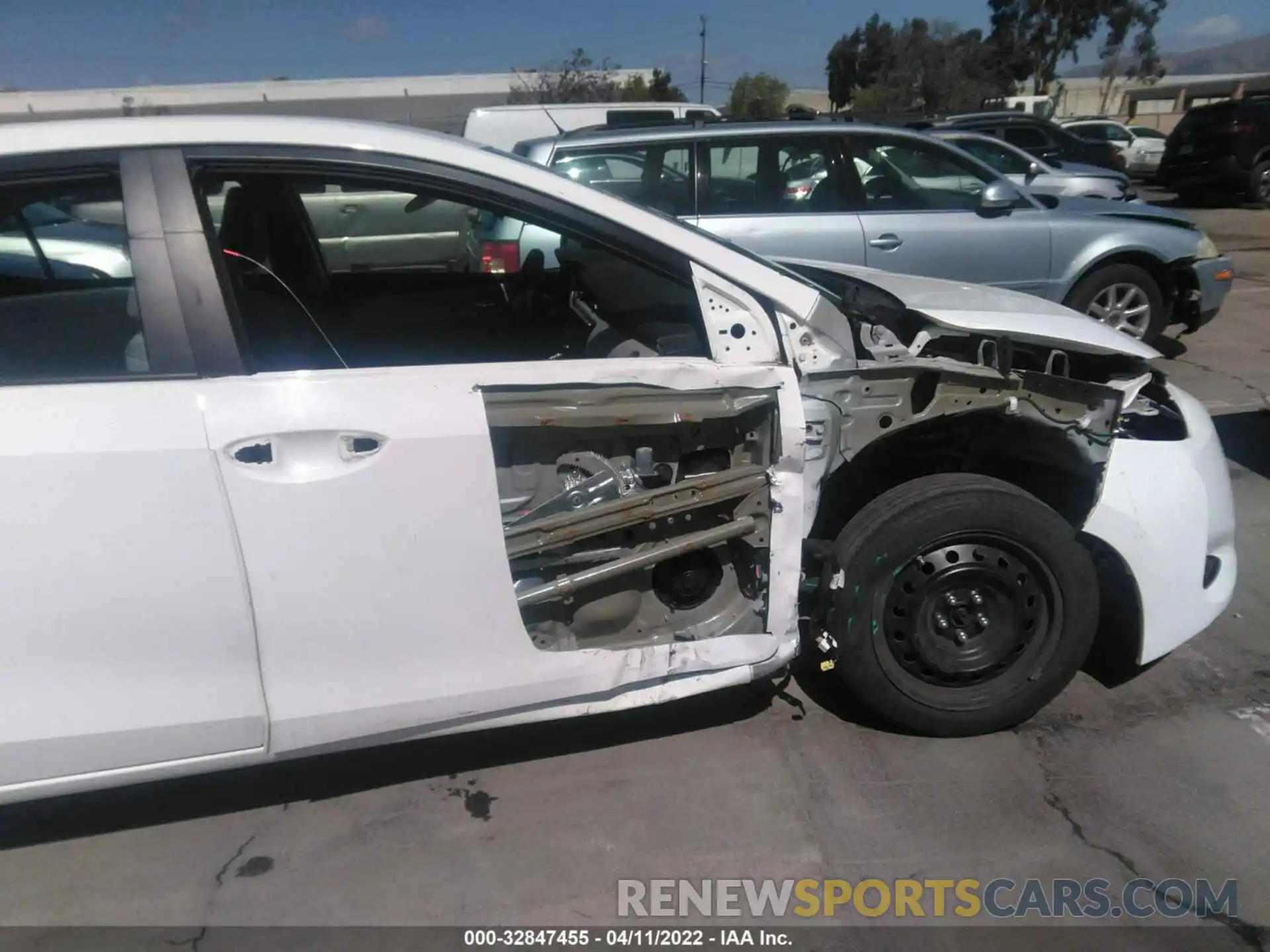 6 Photograph of a damaged car 5YFBURHE4KP881361 TOYOTA COROLLA 2019