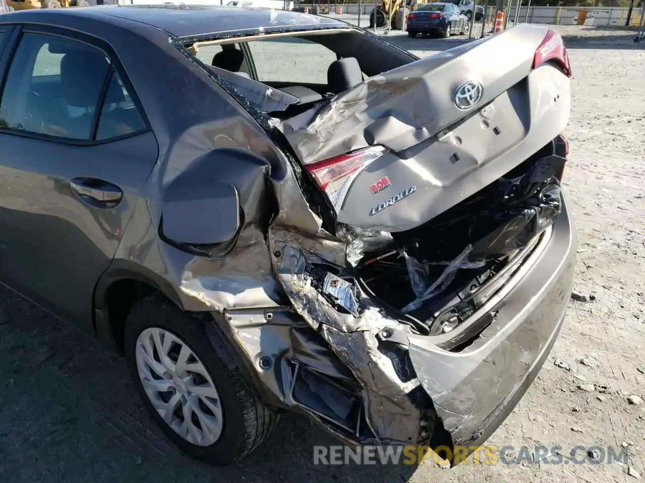 9 Photograph of a damaged car 5YFBURHE4KP881375 TOYOTA COROLLA 2019