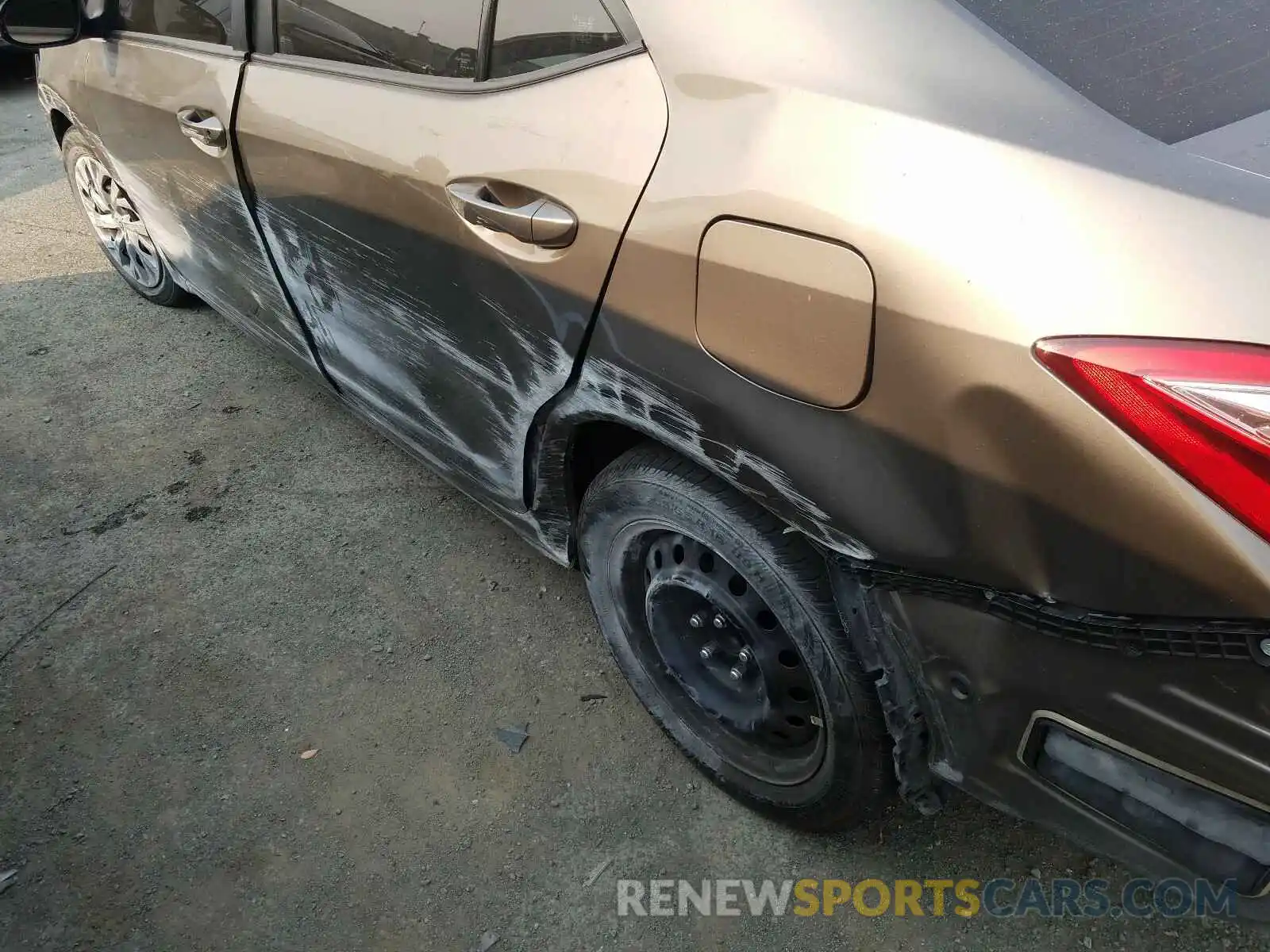 9 Photograph of a damaged car 5YFBURHE4KP882610 TOYOTA COROLLA 2019