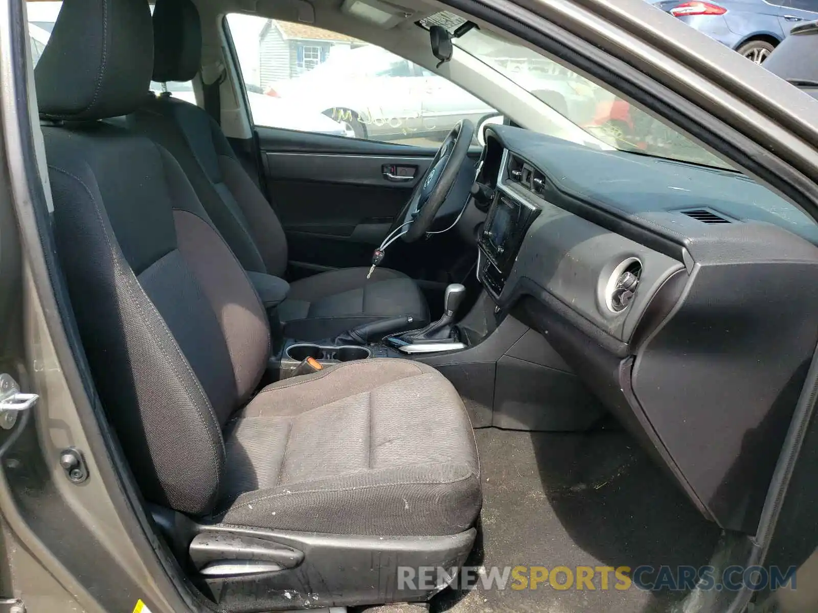 5 Photograph of a damaged car 5YFBURHE4KP885328 TOYOTA COROLLA 2019