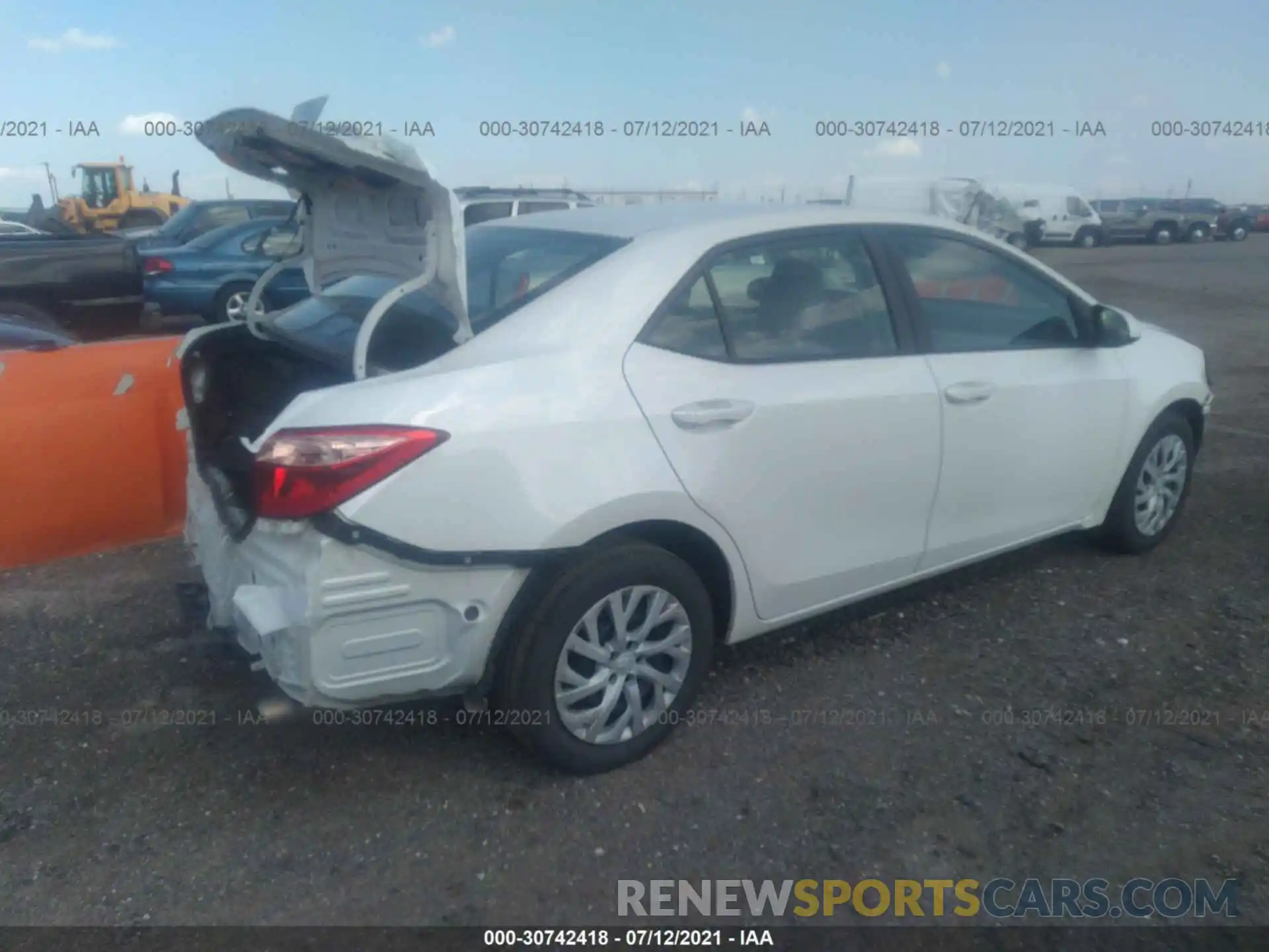 4 Photograph of a damaged car 5YFBURHE4KP885345 TOYOTA COROLLA 2019