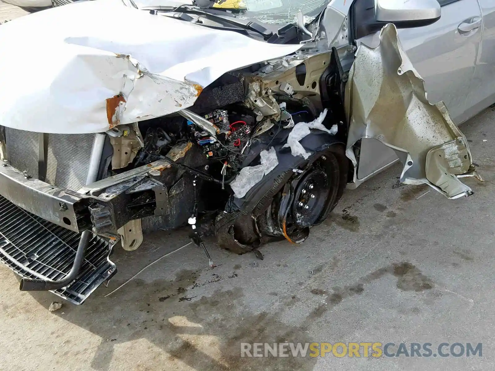 9 Photograph of a damaged car 5YFBURHE4KP888245 TOYOTA COROLLA 2019