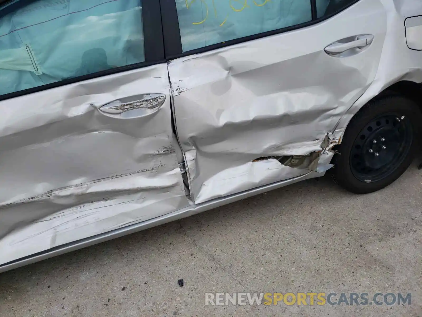 10 Photograph of a damaged car 5YFBURHE4KP889394 TOYOTA COROLLA 2019