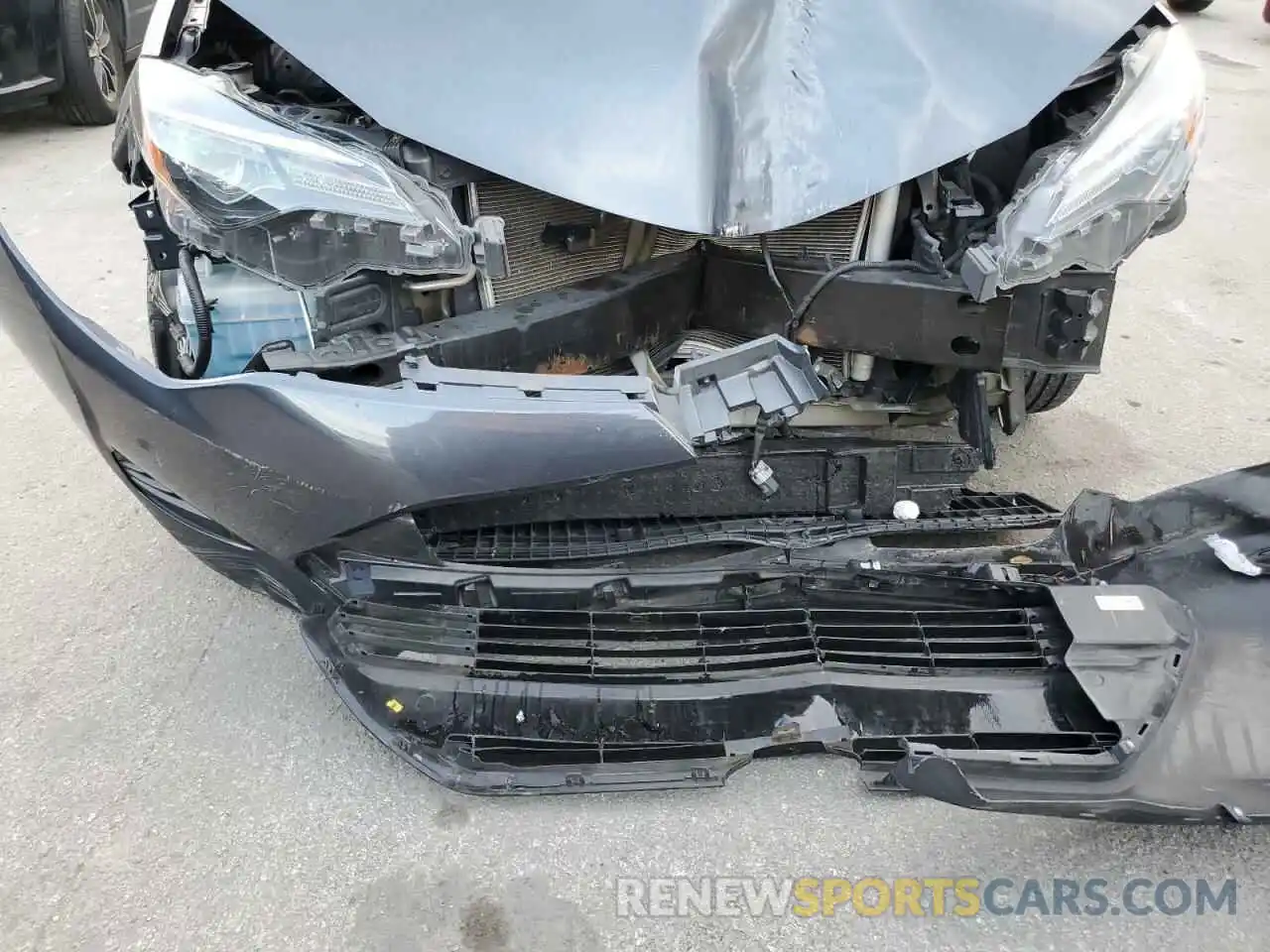 9 Photograph of a damaged car 5YFBURHE4KP889752 TOYOTA COROLLA 2019