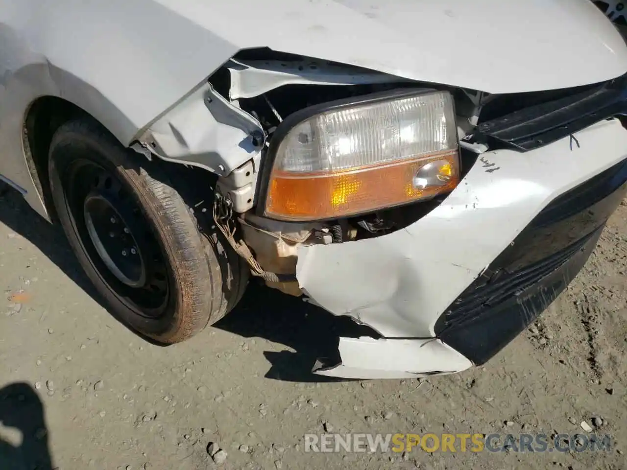 9 Photograph of a damaged car 5YFBURHE4KP890867 TOYOTA COROLLA 2019