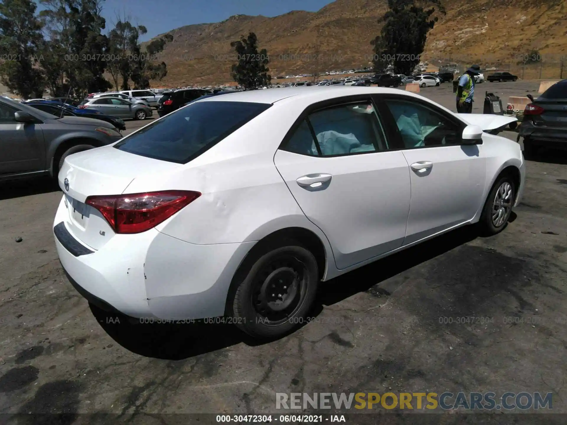 4 Photograph of a damaged car 5YFBURHE4KP891324 TOYOTA COROLLA 2019