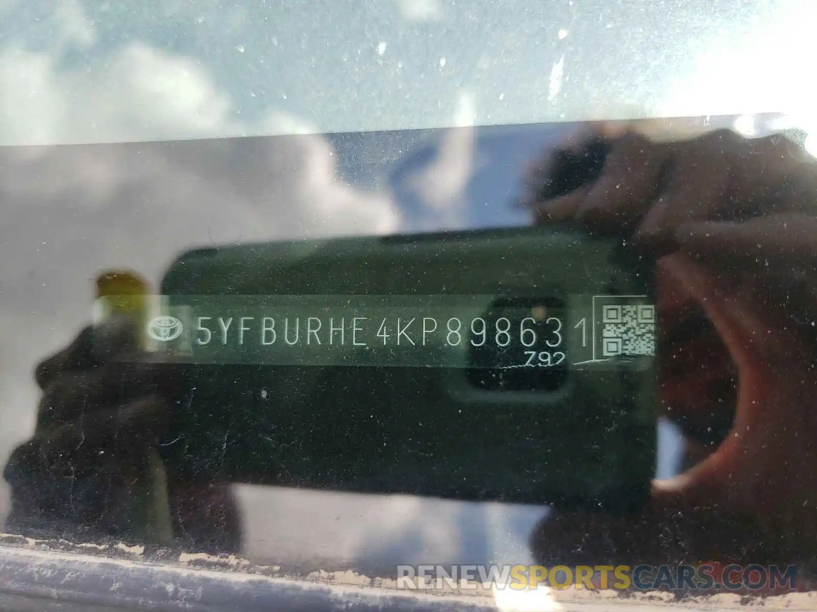 10 Photograph of a damaged car 5YFBURHE4KP898631 TOYOTA COROLLA 2019