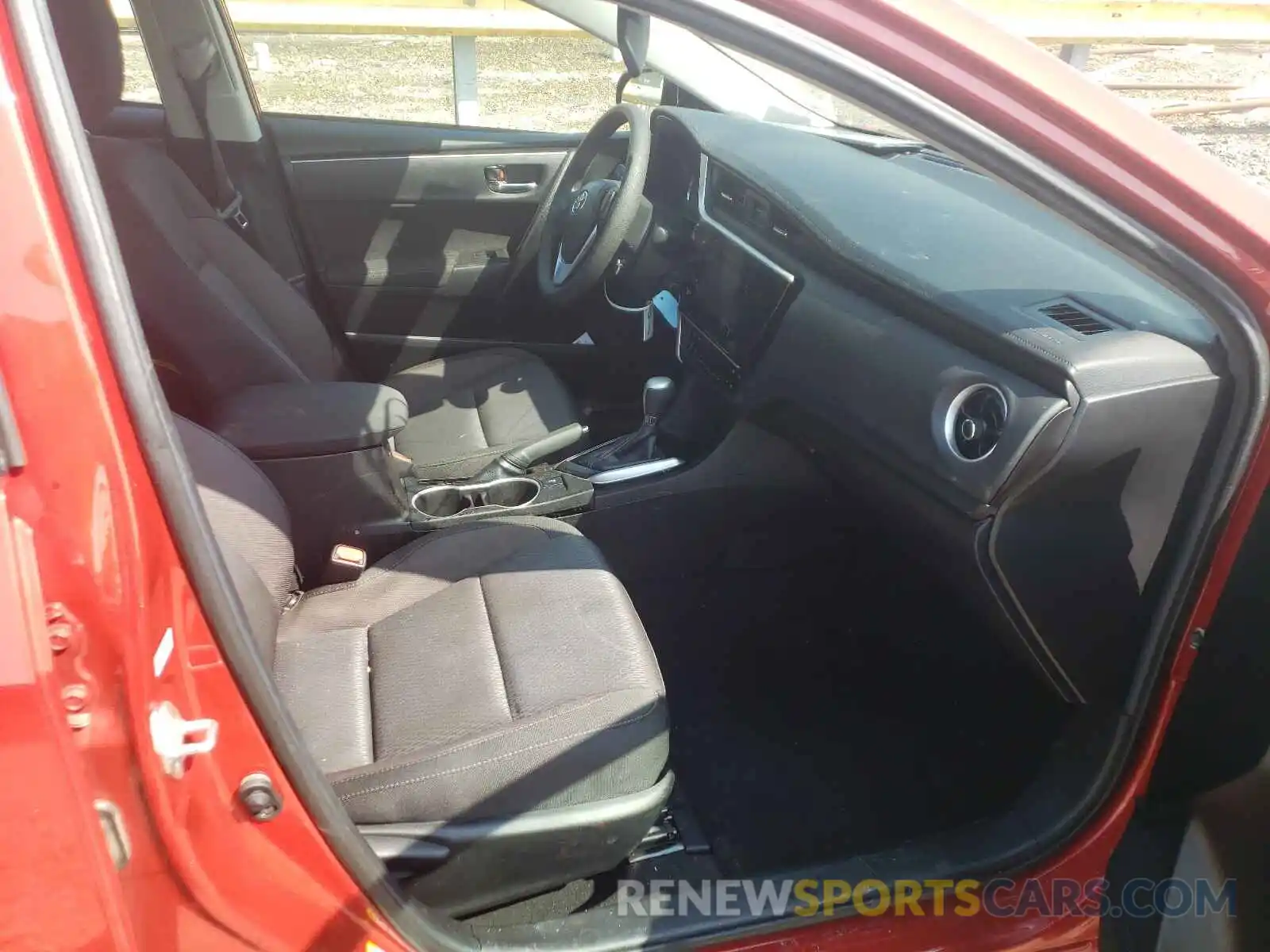 5 Photograph of a damaged car 5YFBURHE4KP902404 TOYOTA COROLLA 2019