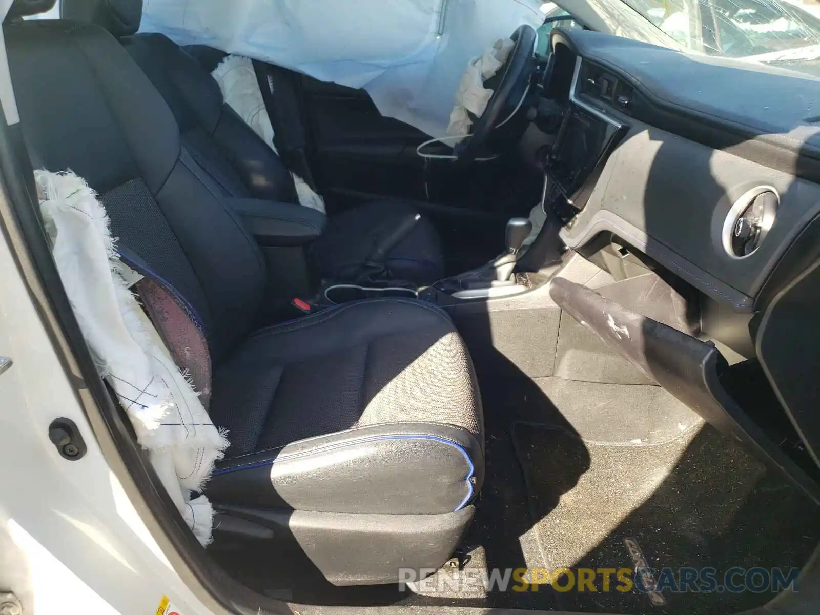 5 Photograph of a damaged car 5YFBURHE4KP903021 TOYOTA COROLLA 2019