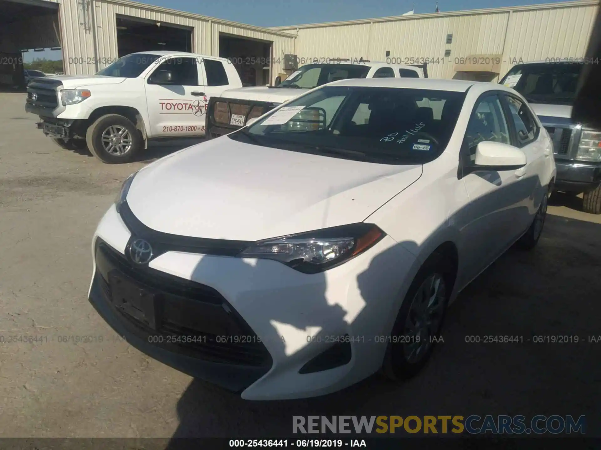 2 Photograph of a damaged car 5YFBURHE4KP905075 TOYOTA COROLLA 2019