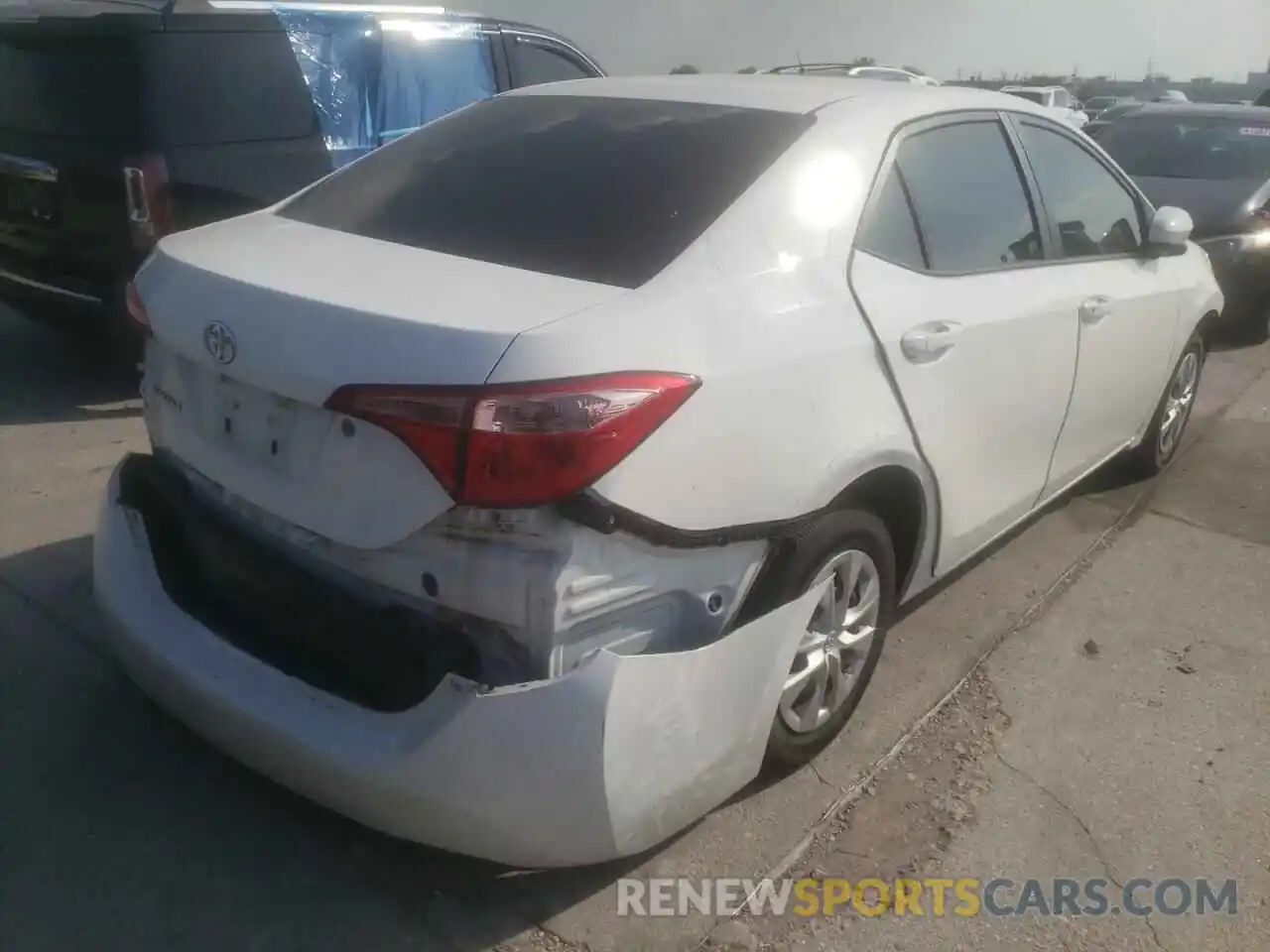 4 Photograph of a damaged car 5YFBURHE4KP913810 TOYOTA COROLLA 2019