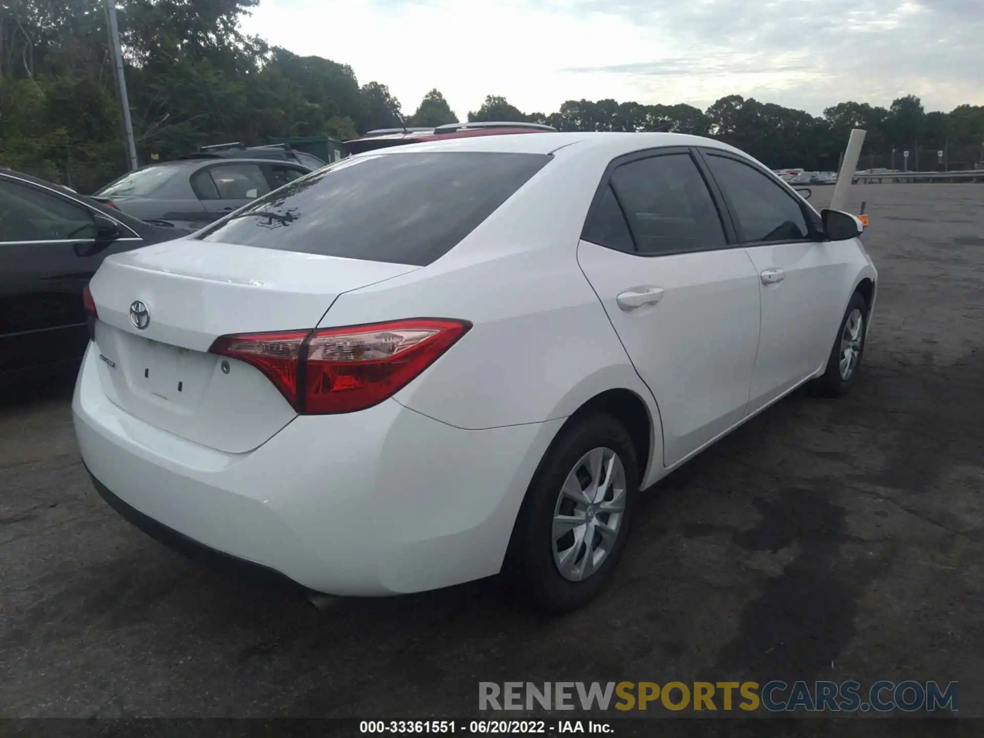 4 Photograph of a damaged car 5YFBURHE4KP922815 TOYOTA COROLLA 2019