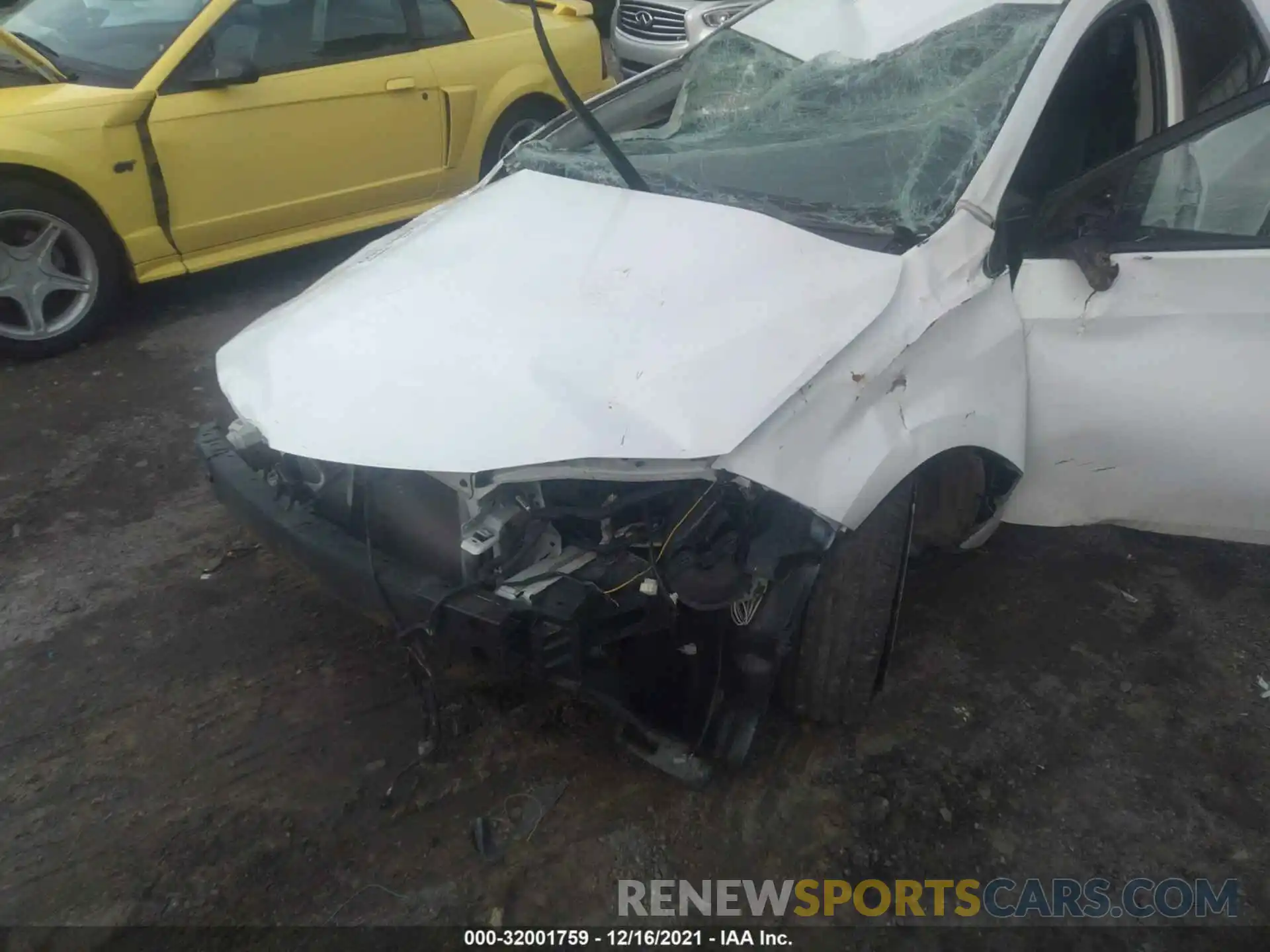 10 Photograph of a damaged car 5YFBURHE4KP924452 TOYOTA COROLLA 2019