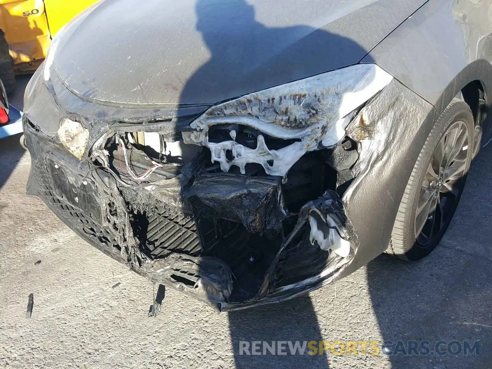 9 Photograph of a damaged car 5YFBURHE4KP926475 TOYOTA COROLLA 2019