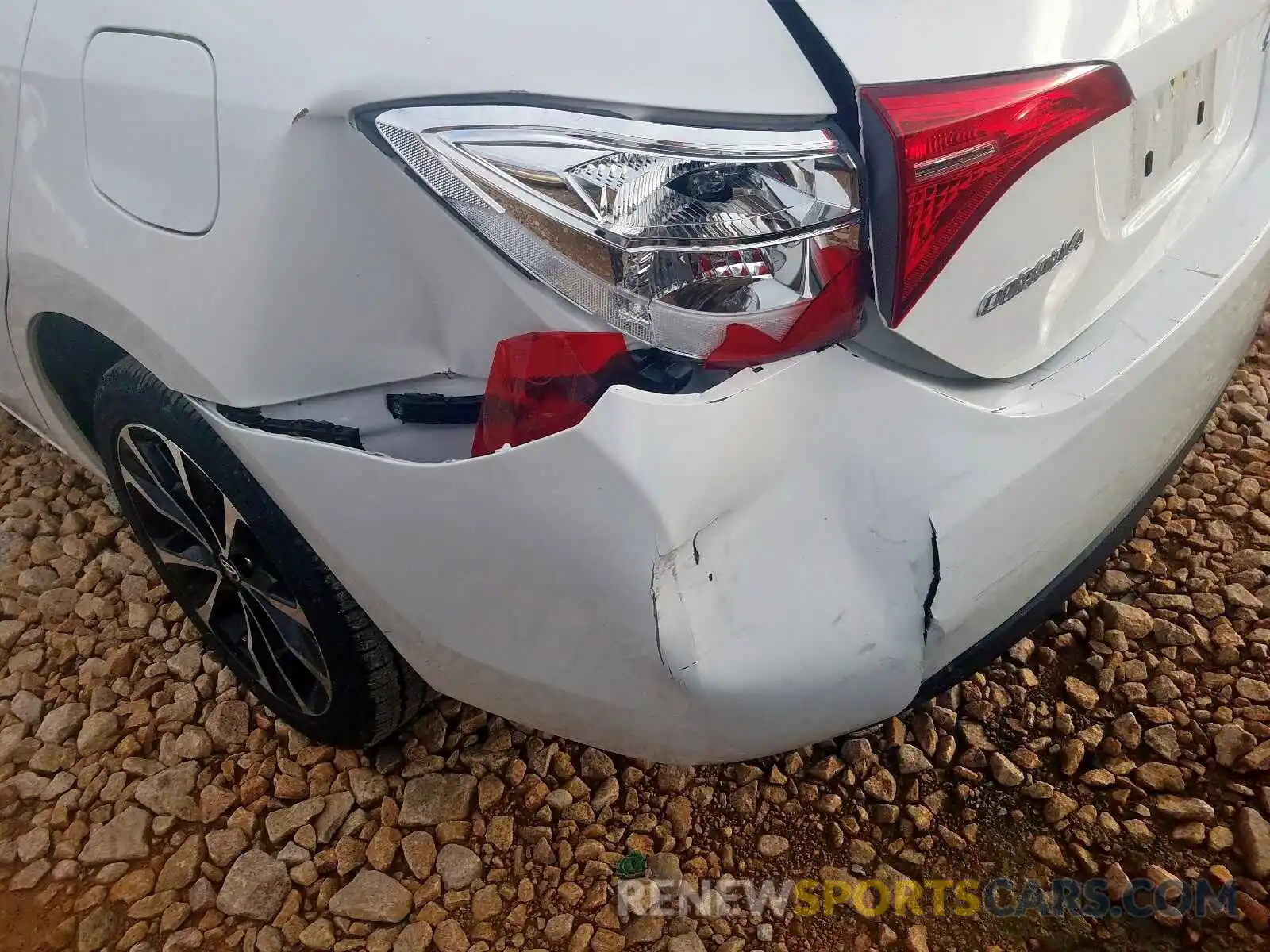 9 Photograph of a damaged car 5YFBURHE4KP927027 TOYOTA COROLLA 2019