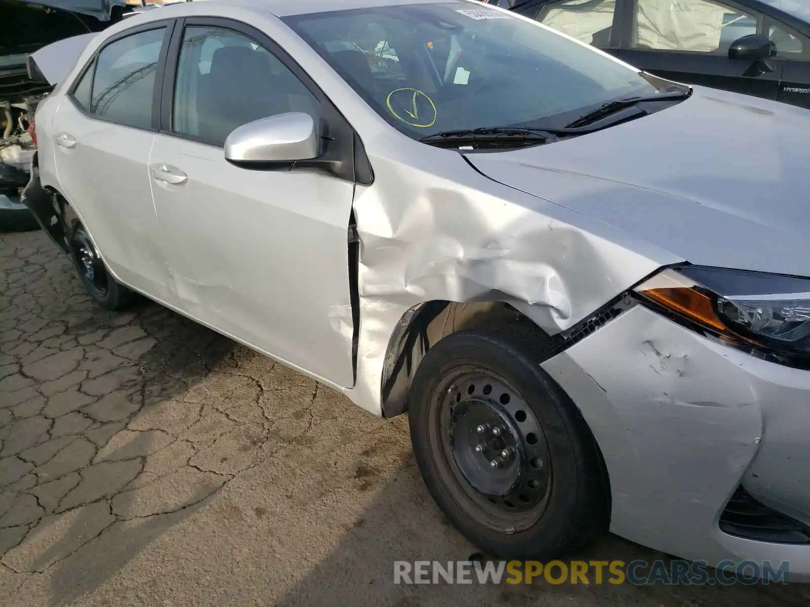 9 Photograph of a damaged car 5YFBURHE4KP927240 TOYOTA COROLLA 2019