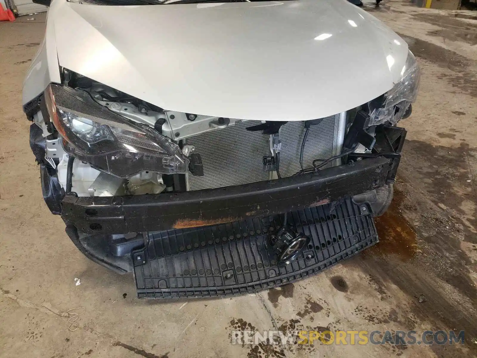 9 Photograph of a damaged car 5YFBURHE4KP927352 TOYOTA COROLLA 2019