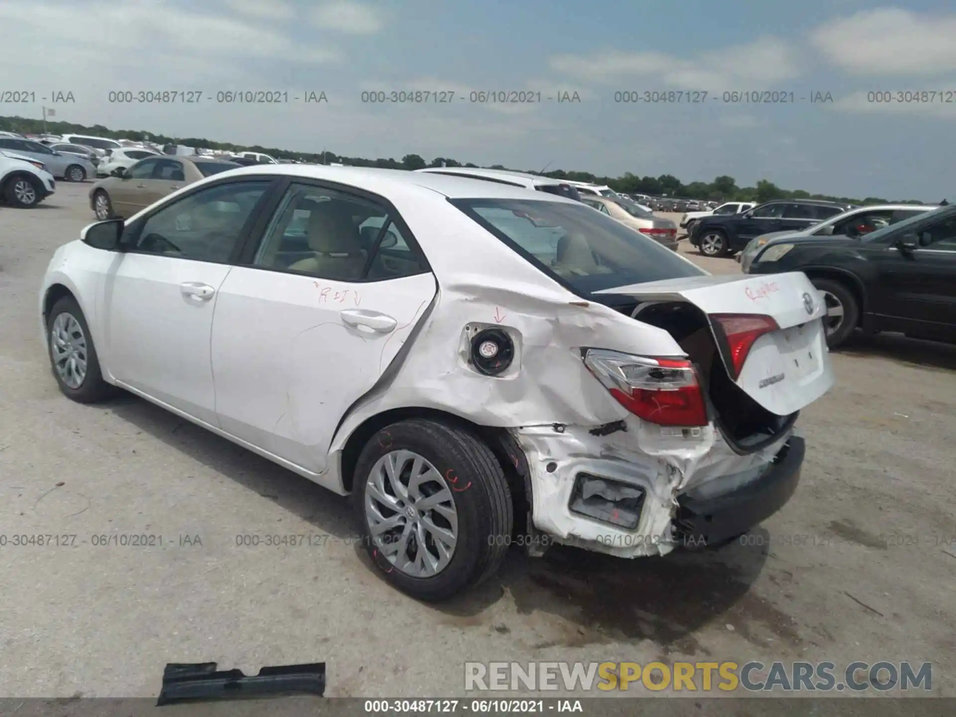 3 Photograph of a damaged car 5YFBURHE4KP928498 TOYOTA COROLLA 2019