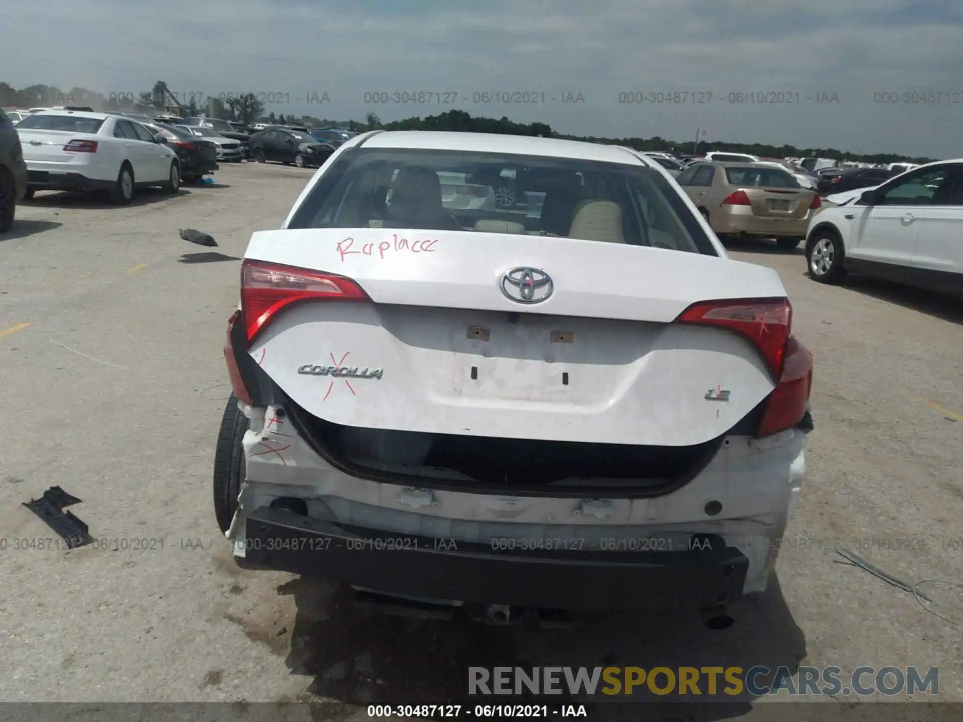 6 Photograph of a damaged car 5YFBURHE4KP928498 TOYOTA COROLLA 2019