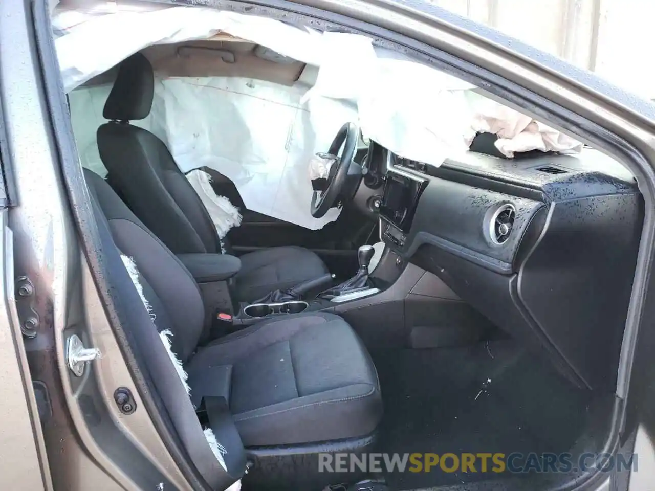 5 Photograph of a damaged car 5YFBURHE4KP930137 TOYOTA COROLLA 2019