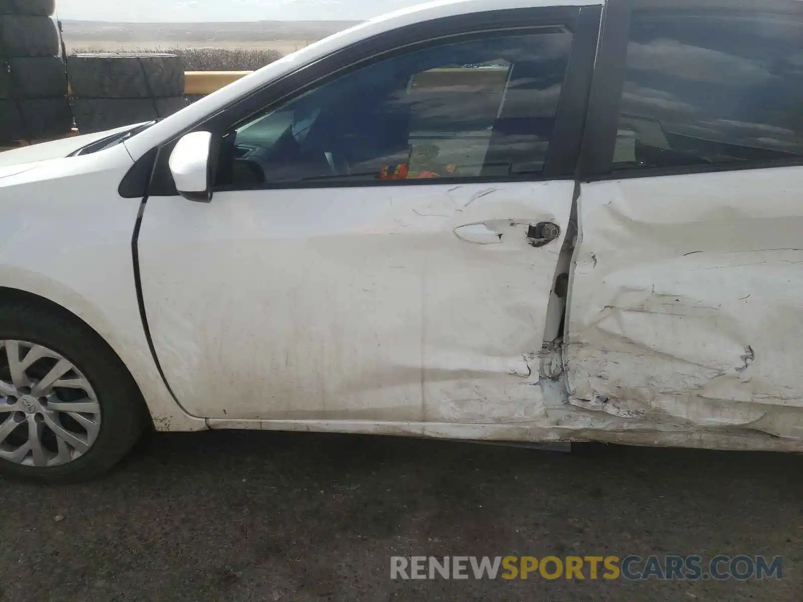 10 Photograph of a damaged car 5YFBURHE4KP932731 TOYOTA COROLLA 2019