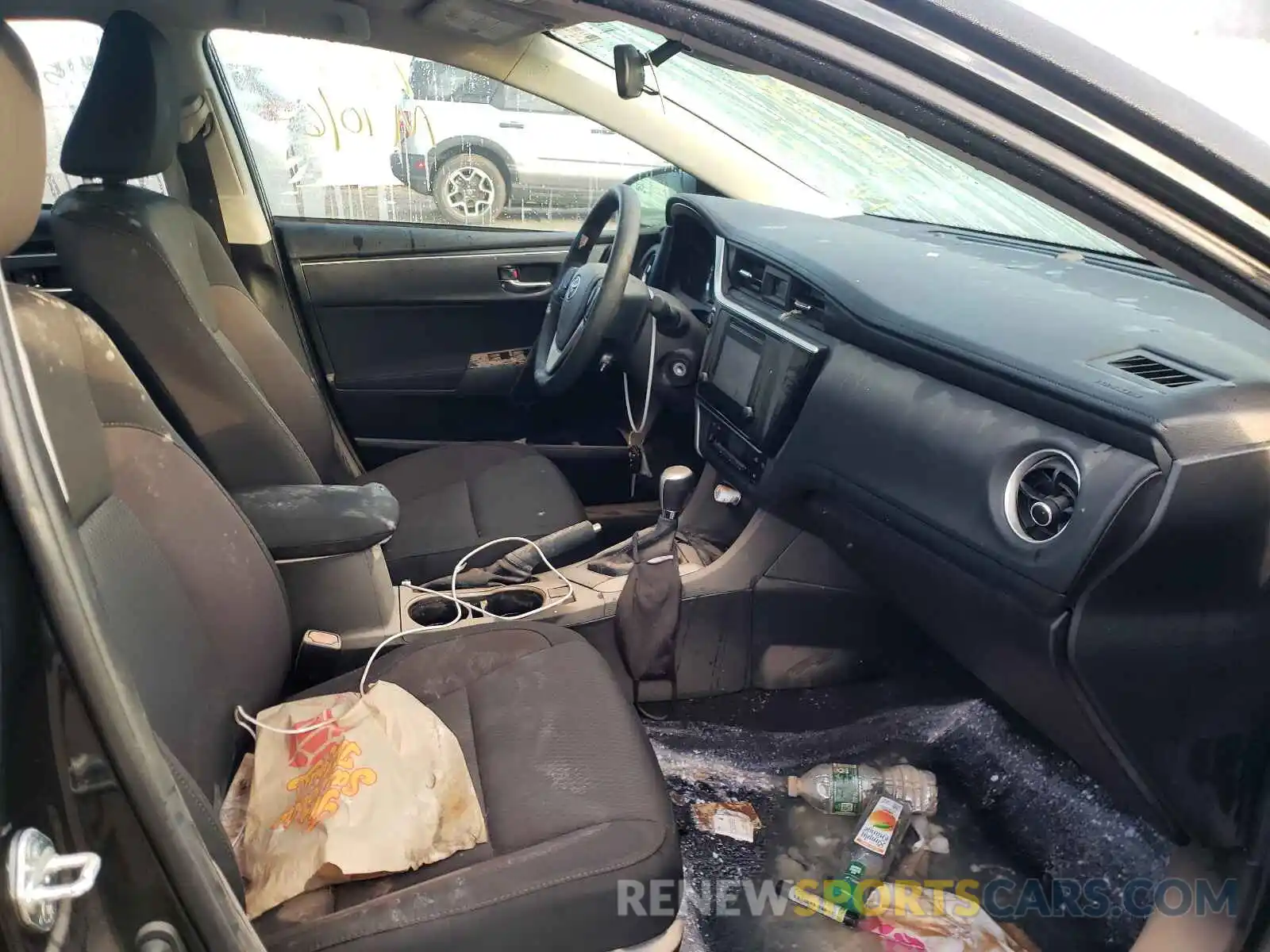 5 Photograph of a damaged car 5YFBURHE4KP935029 TOYOTA COROLLA 2019