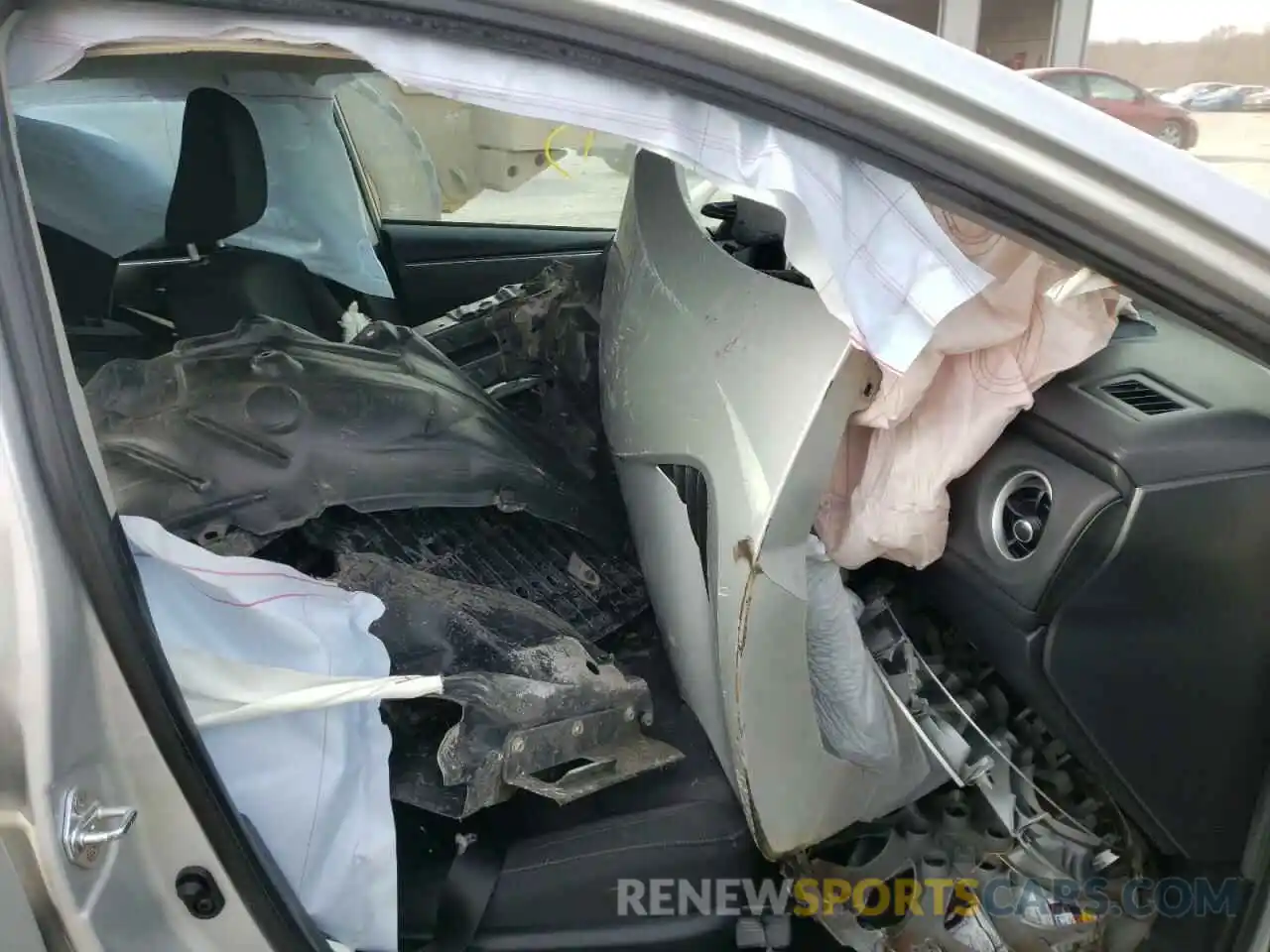 5 Photograph of a damaged car 5YFBURHE4KP935452 TOYOTA COROLLA 2019